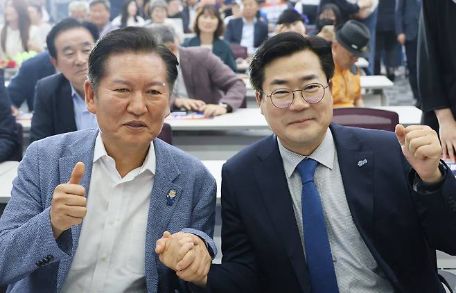 더불어민주당 당 대표 경선 후보로 출마한 정청래 의원(왼쪽)과 박찬대 의원. 세계일보 자료사진