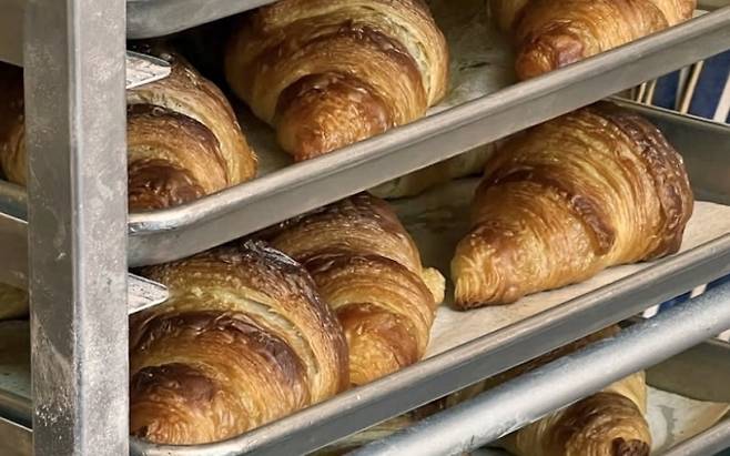 미국 뉴욕 브루클린 유명 빵집 ‘라빠르망 4F’(L’Appartement 4F)의 크루아상. 이곳은 유명 연예인들의 맛집으로도 알려져 있다. 인스타그램