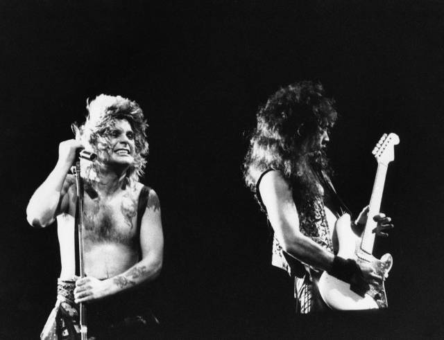 오지 오스본(왼쪽)이 1985년 1월 17일 브라질 리우데자네이루에서 열린 록 인 리오 음악 페스티벌에서 공연하고 있다. AP연합뉴스