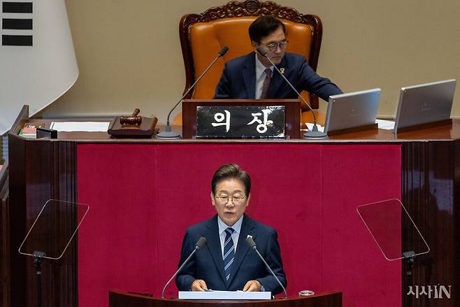 이재명 대통령이 6월26일 국회 본회의장에서 2025년도 제2회 추가경정예산안에 대한 정부의 시정연설을 하고 있다. ⓒ시사IN 신선영