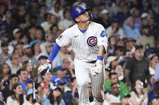 시카고 컵스 스즈키 세이야가 23일 캔자스시티전 7회말에 안타를 날리고 있다. AP연합뉴스