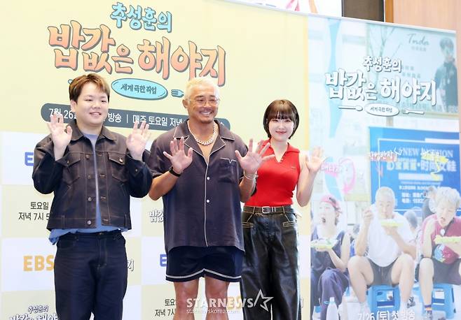 방송인 곽준빈, 추성훈, 개그우먼 이은지가  23일 서울 영등포구 IFC서울에서 진행된 ENA 예능 '추성훈의 밥값은 해야지' 제작발표회에 참석해 포즈를 취하고 있다. /2025.07.23 /사진=김휘선 hwijpg@