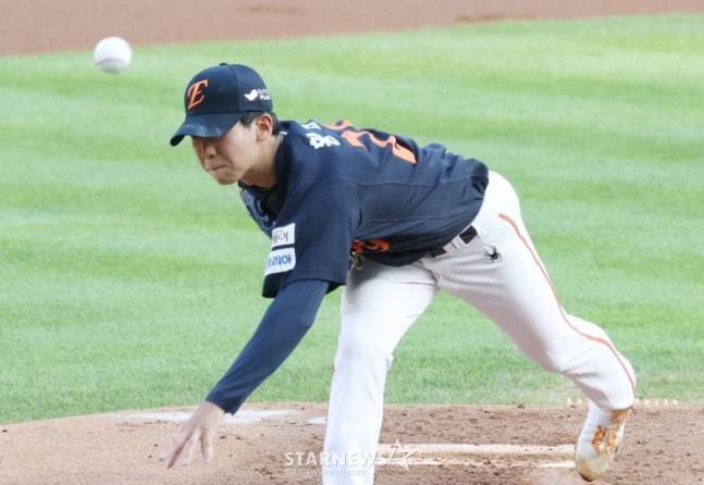 1회에만 3홈런을 맞은 황준서. /사진=김진경 대기자