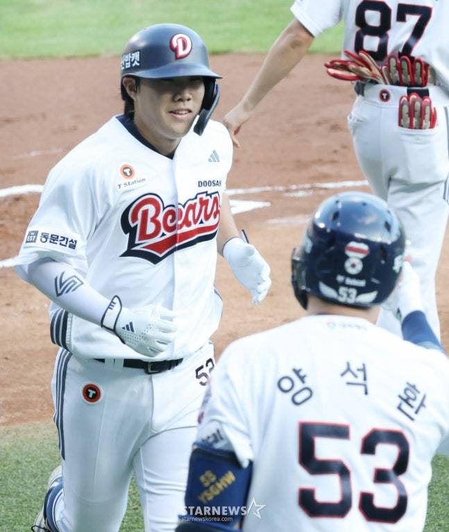 홈런 포함 장타만 3개를 때려낸 박준순(왼쪽). /사진=김진경 대기자