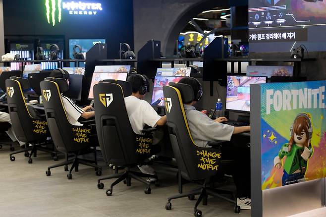 서울 중구 쇼핑몰 ‘던던’ 지하 3층에 있는 복합 게이밍 공간 ‘GGX’(Gen.G Gaming eXperience). 지호영 기자