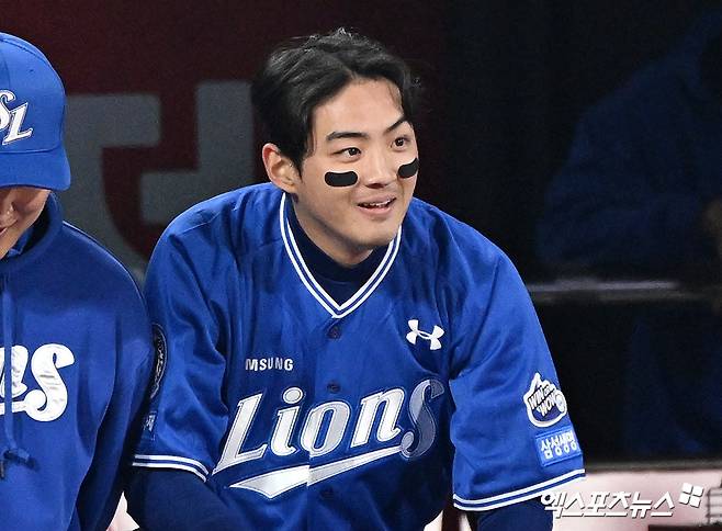 11일 오후 수원KT위즈파크에서 열린 '2025 신한 SOL Bank KBO리그' 삼성 라이온즈와 KT 위즈의 경기, 6회초 1사 삼성 구자욱이 솔로 홈런을 날린 후 기뻐하고 있다. 엑스포츠뉴스 DB