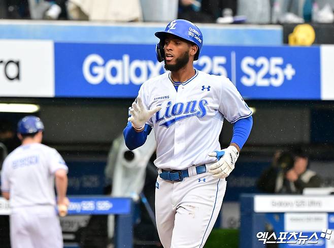 5일 오후 대구삼성라이온즈파크에서 열린 '2025 신한 SOL Bank KBO리그' 한화 이글스와 삼성 라이온즈의 경기, 6회말 삼성 디아즈가 솔로 홈런을 날린 후 그라운드를 돌고 있다. 엑스포츠뉴스 DB
