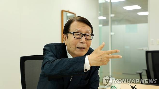 연합뉴스와 인터뷰 중인 박찬종  [촬영 이다빈]