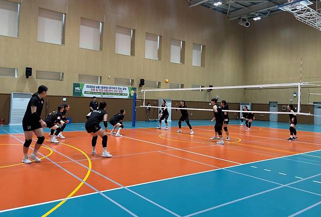 강화 훈련 중인 여자 U-21 대표팀 선수들 [대한배구협회 제공. 재판매 및 DB 금지]