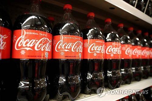 미국 내 식료품점에 진열된 코카콜라 [로이터=연합뉴스 자료사진]