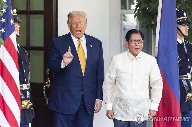 트럼프 미국 대통령과 마르코스 필리핀 대통령 [워싱턴 EPA=연합뉴스 재판매 및 DB금지]
