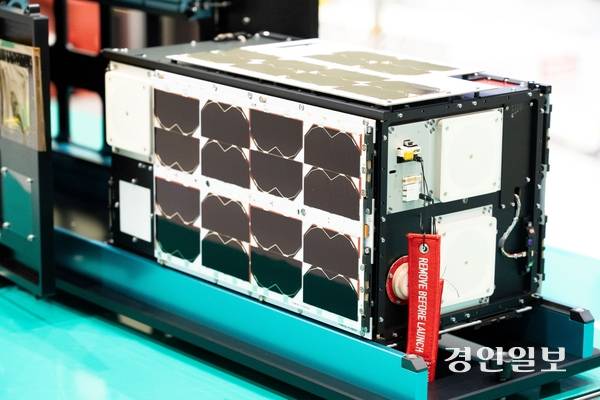 오는 11월 미국 캘리포니아에서 발사될 경기기후위성 1호기 모습. /경기도 제공