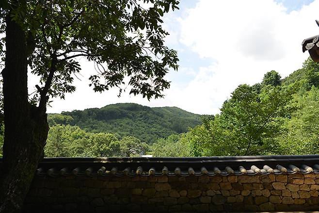 나한전 석굴에서 바라본 바깥 풍경. 주수완