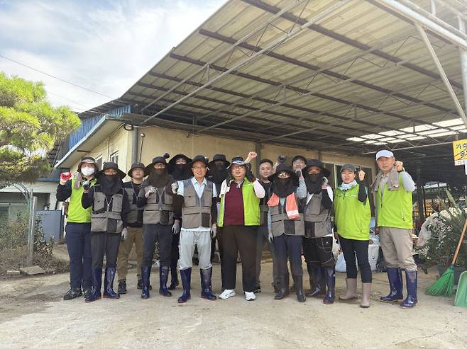 농림축산식품부는 28일부터 집중호우로 침수 피해를 입은 농기계를 신속히 수리할 수 있도록 주요 농기계 업체 및 농협과 협력해 지원에 나선다. /농식품부 제공