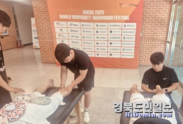태권도페스티벌 트레이너활동중인 학생들