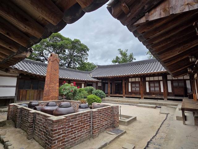 12대 300여년 만석군을 유지했던 교촌마을의 최부자 고택.