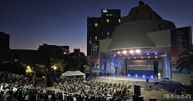 50만 제주시민을 위한 한여름밤의 예술공연이 24일 개막했다. ⓒ제주의소리
