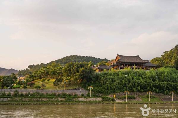 영남루&nbsp;(ⓒ한국관광공사 대한민국 구석구석)