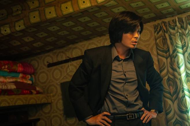 ‘파인: 촌뜨기들’ 김성오, 소름 돋는 두 얼굴 (출처: 디즈니+)