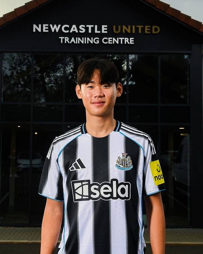 EPL 뉴캐슬에 입단한 2007년생 공격수 박승수. /뉴캐슬