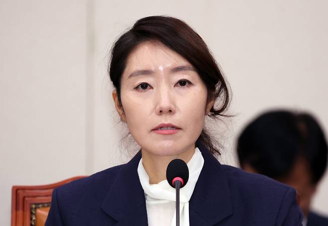 강선우 여성가족부 장관 후보자가 14일 서울 여의도 국회에서 열린 여성가족위원회의 인사청문회에서 의원 질의에 답하고 있다. 2025.07.14. 서울=뉴시스