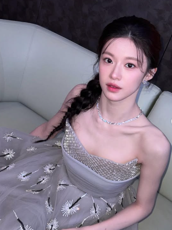 고윤정 드레스 3.png "고윤정 여신 드레스"