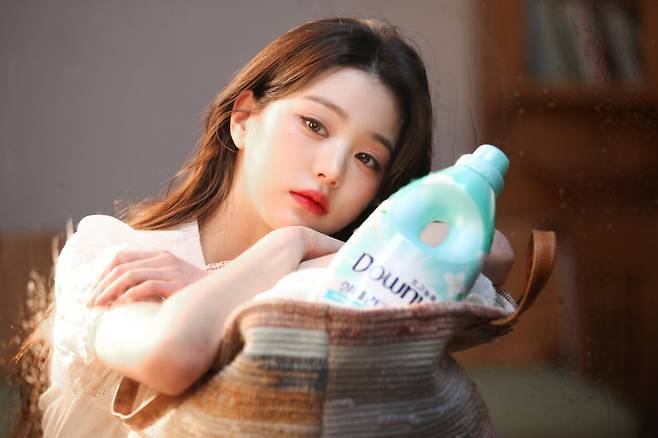 장원영_X_‘다우니’_광고_촬영_현장_비하인드_(1).jpg 장원영 X ‘다우니’ 광고 촬영 현장 비하인드