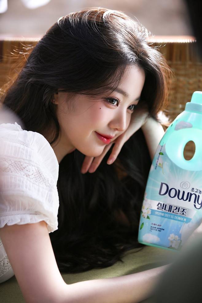 장원영_X_‘다우니’_광고_촬영_현장_비하인드_(8).jpg 장원영 X ‘다우니’ 광고 촬영 현장 비하인드