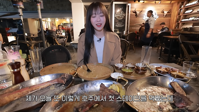 시드니2탄) 스테이크 4kg 전메뉴 시켰더니 호주손님이 욕을..🤣 호주산 스테이크 먹방 13-38 screenshot.png "님 이거 다 못먹을거 같은데 제대로 주문한거 맞죠?"
