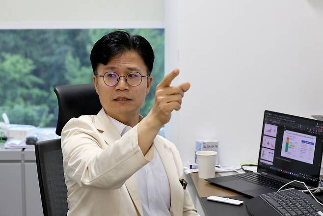 김재현 삼성서울병원 교수가 20일 오전 서울 강남구 일원동에서 ‘건강한겨레’와 인터뷰 하고 있다. 이종근 선임기자 root2@hani.co.kr