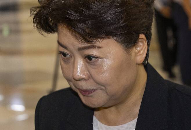 윤희숙 국민의힘 혁신위원장이 23일 국회 본회의 직후 다시 열린 국민의힘 의원총회에 입장하고 있다. 연합뉴스