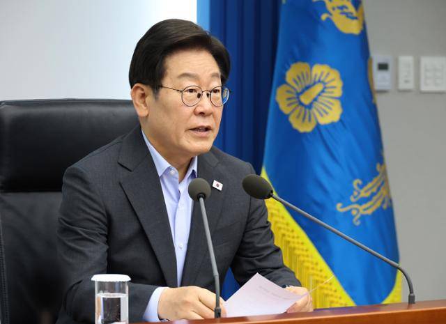 이재명 대통령이 24일 서울 용산 대통령실 청사에서 열린 4차 수석·보좌관 회의에서 발언하고 있다. 왕태석 선임기자