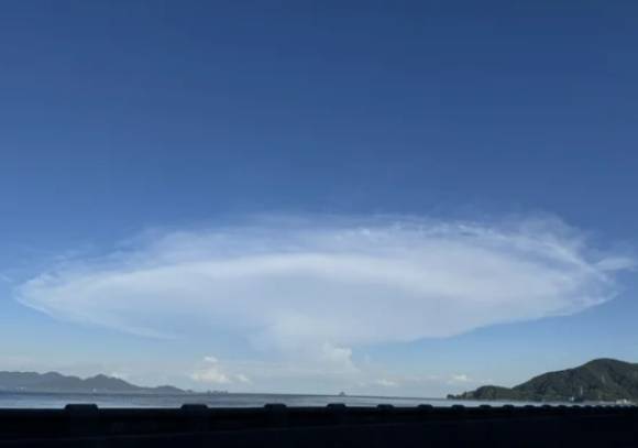 일본 시코쿠 지역에 모루구름이 나타났다.  [사진=X 갈무리 ]