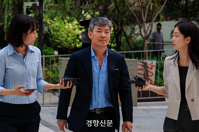 도이치모터스·삼부토건 주가조작 사건에 관련한 의혹을 받는 이종호 전 블랙펄인베스트 대표가 지난 23일 김건희 특별검사팀(특별검사 민중기) 사무실이 있는 서울 광화문 KT빌딩으로 출석하고 있다. 이준헌 기자