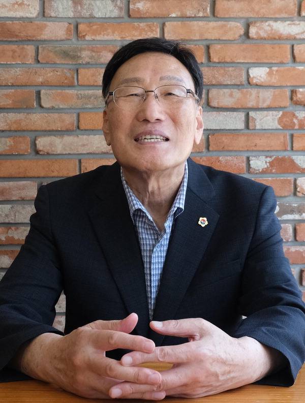 지난 22일 조금세 다대포선셋영화축제 조직위원장이 올해 영화제와 앞으로의 비전에 관해 밝히고 있다.