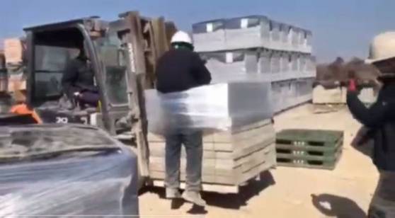 A Sri Lankan worker is tied to bricks and moved by a forklift at a brick factory in Naju, South Jeolla, on July 23. [JEONNAM MIGRANT WORKERS' HUMAN RIGHTS NETWORK]