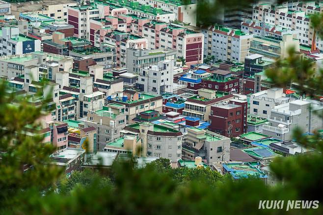 30일 인천 계양산에서 바라본 계양구 빌라촌. 쿠키뉴스 자료사진