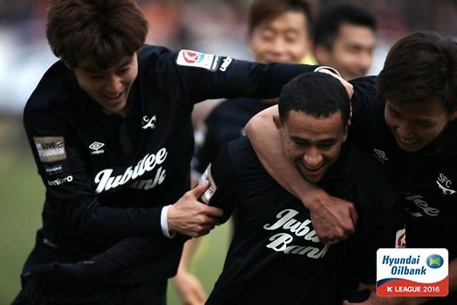 티아고가 2016시즌 K리그1 전반기에 보인 경기력은 엄청났다. 당시 티아고는 ‘알면서도 막을 수 없는’ 선수였다. 사진=한국프로축구연맹