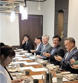 대한의사협회와 대한변호사협회 임원 등이 지난 22일 간담회를 열고 현안을 논의하고 있다./사진=대한의사협회