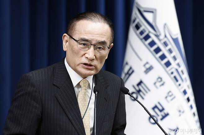 [서울=뉴시스] 최동준 기자 = 방미 일정을 마치고 귀국한 위성락 국가안보실장이 9일 서울 용산 대통령실에서 관세협상 및 방위비 관련 브리핑을 하고 있다. 2025.07.09.