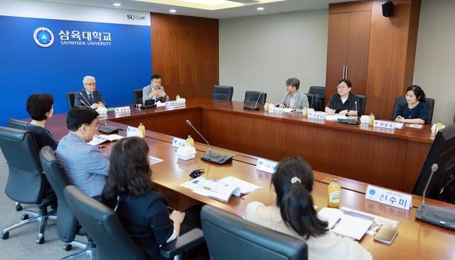 삼육대와 서울지방고용노동청 관계자 등이 지난 21일 삼육대 백주년기념관 대회의실에서 청년층 취업 활성화를 위한 간담회를 하고 있다. 삼육대 제공
