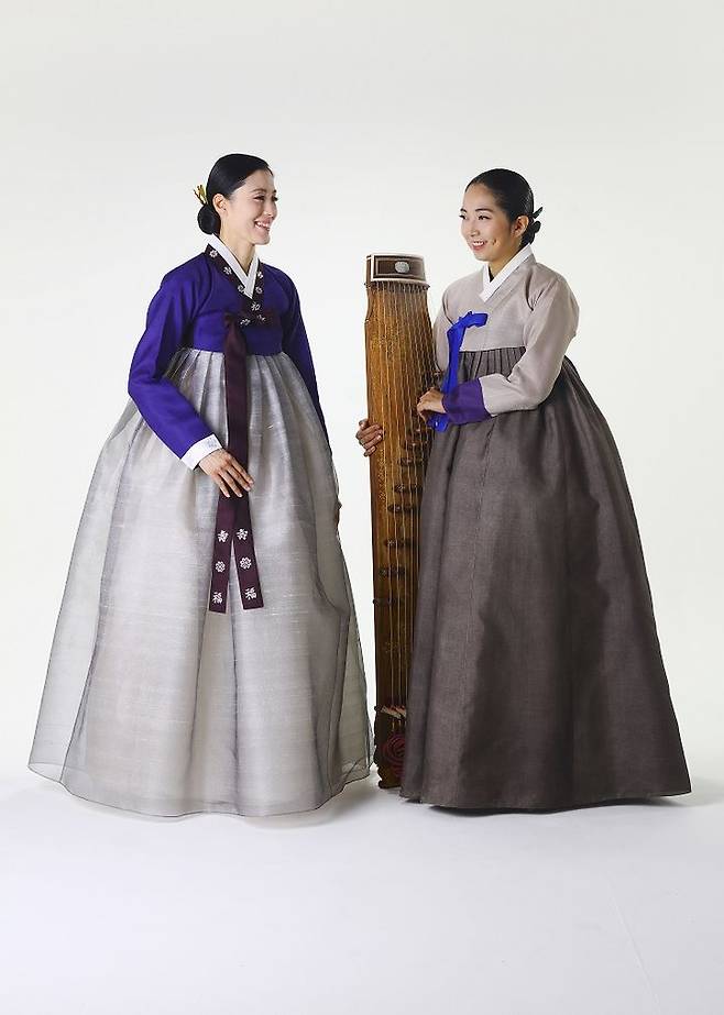 이은정 늘휘무용단 대표와 가야금 연주가 안나래 (사진=늘휘무용단 제공) *재판매 및 DB 금지
