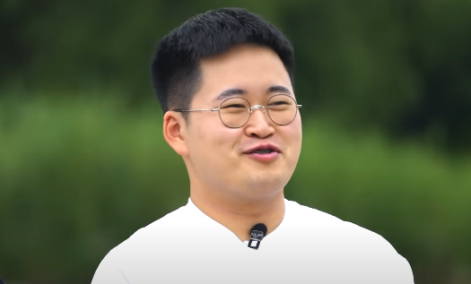 배우 정은표의 아들 정지웅이 군 복무 중 50kg을 감량하며 몰라보게 달라진 모습을 공개했다.&nbsp;유튜브 채널 ‘션과 함께’ 캡처