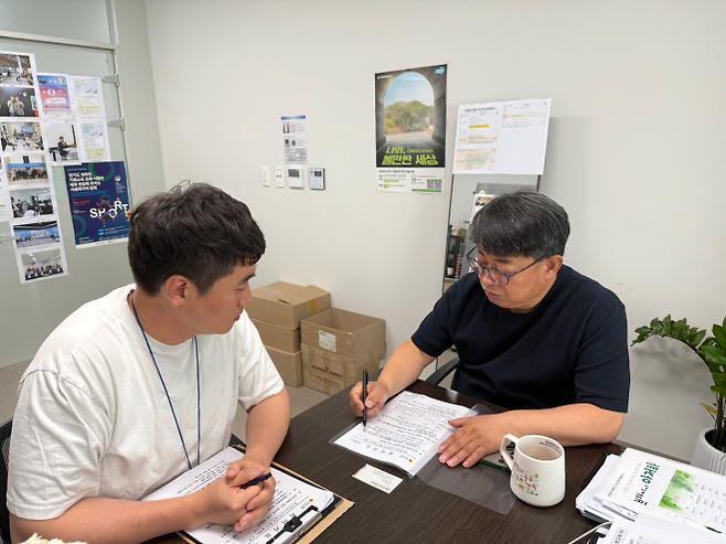 김재훈 의원이 7월 22일, 한국승강기안전공단(이사장 고성균) 관계자와 함께 경기도 고립·은둔 청년 지원 사업 추진 방향에 대해 논의하고 있다. (사진=경기도의회)