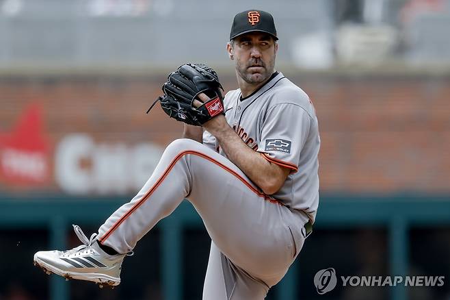 투구하는 벌랜더 (애틀랜타 EPA=연합뉴스) 샌프란시스코 베테랑 벌랜더가 24일(한국시간) 미국 조지아주 애틀랜타 트루이스트파크에서 열린 미국 메이저리그 애틀랜타와 방문 경기에 선발 등판해 역투하고 있다.