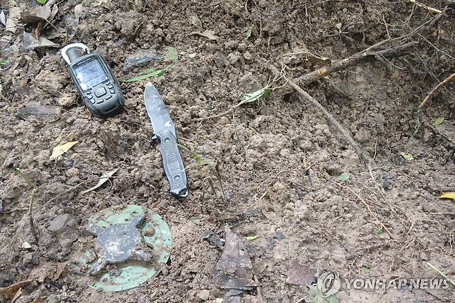 태국군이 발견한 지뢰 지난 20일(현지시간) 태국군이 캄보디아와 국경 지역 수색에서 찾아냈다면서 공개한 지뢰 사진. 2025.07.24
[AP 연합뉴스 자료사진. 재판매 및 DB 금지]