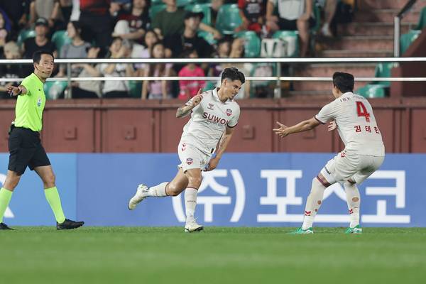 K리그1 수원FC 윌리안이 지난 22일 포항스틸러스와의 경기에서 골을 넣고 기뻐하고 있다. 2025.7.25 /한국프로축구연맹 제공