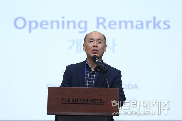 이율범 유네스코 국제보호지역센터장이 2025 관리자 역량강화 워크숍에서 개회사를 하고 있다. (사진제공: GCIDA)