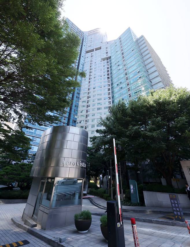 윤석열 전 대통령의 자택이 위치한 서울 서초구 아크로비스타. 사진=뉴시스