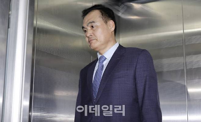 허태근 전 국방부 정책실장이 25일 이명현 순직해병특검팀 조사를 위해 서울 서초구 서초한샘빌딩에 마련된 특검 사무실에 들어서고 있다. (사진=연합뉴스)